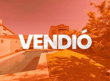 Casa · 140m² · 4 Ambientes · 2 Cocheras · Hermosa Casa 4 Ambientes con Piscina - Ciudad Evita