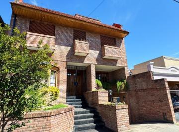Casa · 238m² · 5 Ambientes · 2 Cocheras · Casa en Venta en Victoria