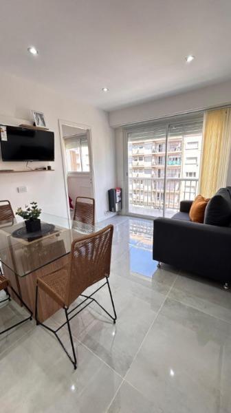 Departamento de 3 amb al frente con Balcón