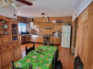 Casa · 350m² · 5 Ambientes · 1 Cochera · Casa en Los Platanos