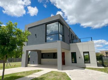Casa · 189m² · 6 Ambientes · 4 Cocheras · Venta - Casa Estilo Minimalista en Lagoon Pilar