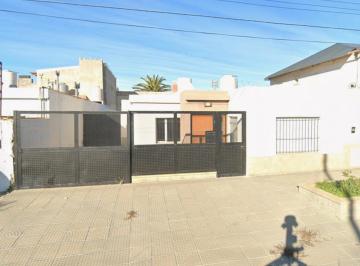 Casa · 218m² · 5 Ambientes · 2 Cocheras · Casa - Comodoro Rivadavia
