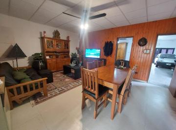 Casa · 129m² · 4 Ambientes · 2 Cocheras · Casa Al Frente de 3 Dorm. con Cochera y Patio en Venta Barrio España y Hospitales