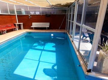 Casa de 9 ambientes, Villa Carlos Paz · Casa Para 12 Personas - Centrica - 5 Dorm. - Pileta Cerrada - Quincho - Equipamiento Full