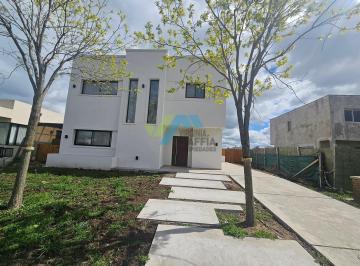 Casa · 146m² · 5 Ambientes · 3 Cocheras · Casa en Venta en San Pablo, Pilar, G. B. a. Zona Norte - Financiación Propia