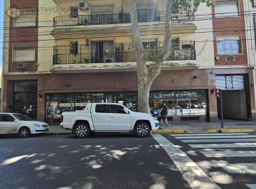 Local comercial · 1000m² · 10 Cocheras · Importante Local 20 m de Vidriera con Deposito de 700 m. Total 1100 m Cbtos 8 Cocheras
