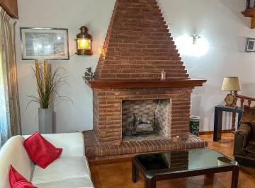 Casa · 180m² · 5 Ambientes · 1 Cochera · Casa en Faro
