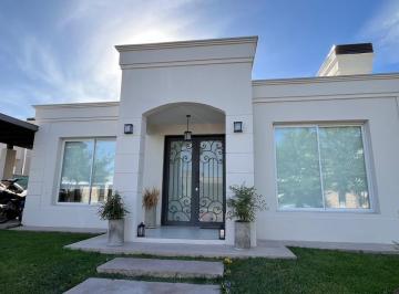 Casa de 7 ambientes, Mayor Drummond · Hermosa Propiedad en Venta Barrio Estancia Bulnes, Mayor Drummond