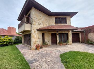 Casa · 200m² · 5 Ambientes · 1 Cochera · Venta Chalet en Barrio Lopez de Gomara