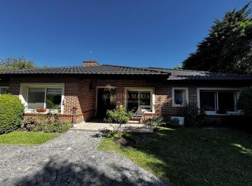 Casa · 140m² · 4 Ambientes · 2 Cocheras · Venta Casa 4 Ambientes Altos de Manzanares