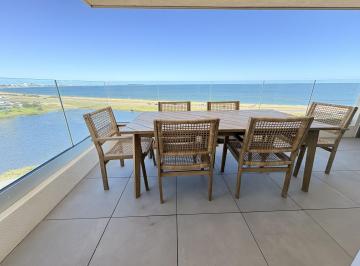 Departamento · 155m² · 5 Ambientes · Venta Apartamento 3 Dorm., Servicio y Amenities en Playa Mansa