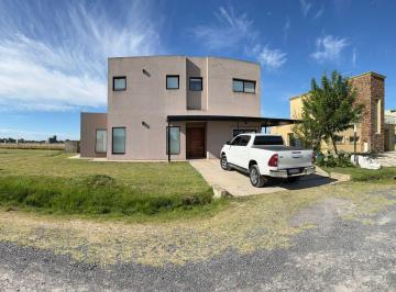 Casa · 200m² · 6 Ambientes · 2 Cocheras · Casa - La Faustina