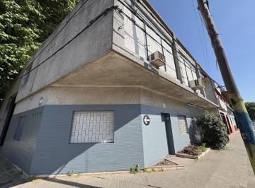 Casa · 265m² · 12 Ambientes · 1 Cochera · Casa de Dos Plantas Ubicada en Zona Norte