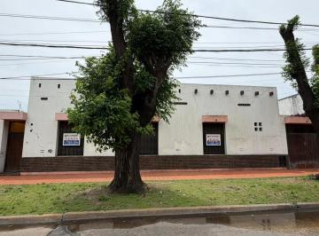 Casa · 130m² · 4 Ambientes · 1 Cochera · Venta Casa 4 Ambientes – Merlo Centro