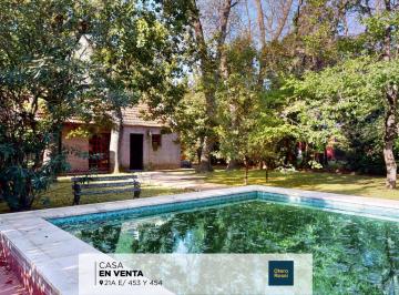 Casa · 250m² · 7 Ambientes · 1 Cochera · Casa en City Bell