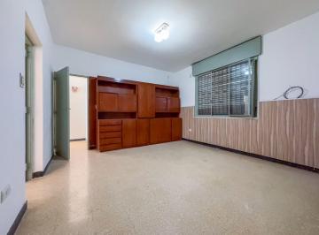 Casa · 100m² · 4 Ambientes · Casa Reciclada Local, 2 Dorm., Terraza y Parrilla, Pasos de Bvd Segui