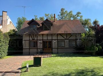Casa · 140m² · 5 Ambientes · Casa en Alquiler en Las Praderas de Lujan