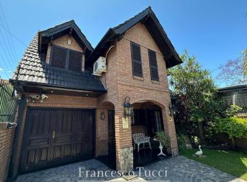 Casa · 372m² · 5 Ambientes · 3 Cocheras · Casa en Venta de 6 Ambientes en Ituzaingó