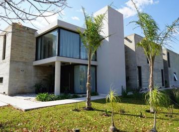 Casa · 460m² · 6 Ambientes · 2 Cocheras · Casa en Venta 7 Ambientes en Terravista