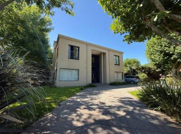 Casa · 250m² · 6 Ambientes · Casa en Venta en Bermudas, Pilar, G. B. a. Zona Norte