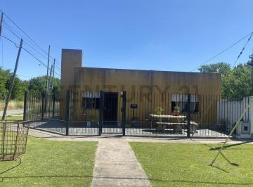 Casa · 98m² · 4 Ambientes · 2 Cocheras · Venta. 142 y 34. Casa Tres Dorm., Lote Propio