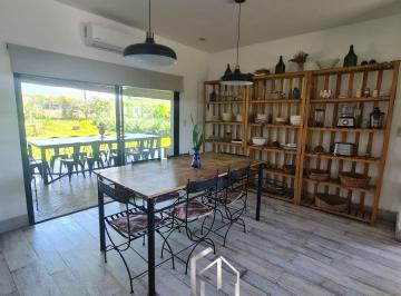 Casa de 7 ambientes, Los Nogales · Casa con 1048 m² de Terreno y 4 Dorm. en Venta en Los Nogales