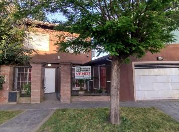 Casa · 166m² · 4 Ambientes · 1 Cochera · Chale, Gutierrez a Una Cuadra de Camino Genral Belgrano