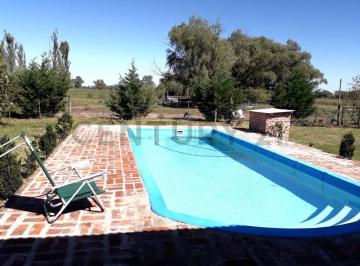 Quinta vacacional · 100m² · 3 Ambientes · 2 Cocheras · Venta Campo con Casa Saladillo 7,5 Ha