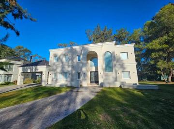 Casa de 6 ambientes, Esteban Echeverría · Casa en Alquiler Doble Lote en Saint Thomas Oeste