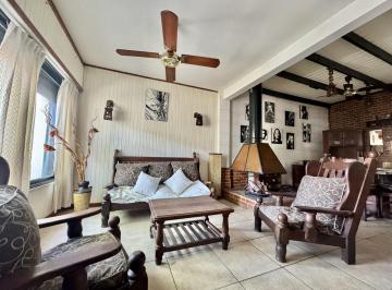 PH · 174m² · 5 Ambientes · 1 Cochera · Venta Casa en PH Al Frente 4 Dorm. - Garage y Parque - Lanusita