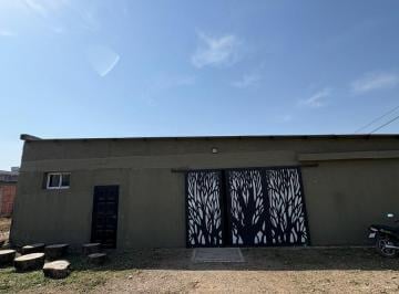 Local comercial · 1600m² · 9 Ambientes · 1 Cochera · Local en Av Peron