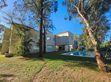 Casa de 6 ambientes, Esteban Echeverría · Casa en Venta de 6 Ambientes en Saint Thomas Oeste Doble Lote