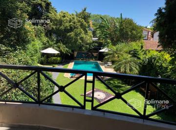 Casa · 680m² · 5 Ambientes · 3 Cocheras · Casa en Venta en San Isidro - Residencia 5 Ambientes en La Mejor Zona del Bajo de San Isidro