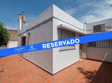 Casa · 74m² · 3 Ambientes · Casa Interna con 2 Dorm. y Patio. No Ph!