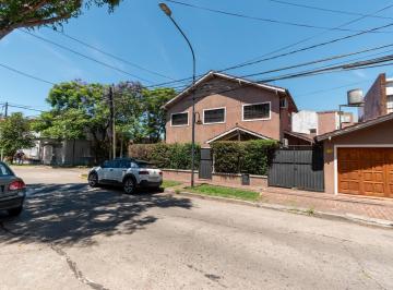 Casa · 196m² · 7 Ambientes · 2 Cocheras · Comodísima Casa en Venta Desarrollada en Dos Plantas Ubicada en Florida Oeste, Vicente López.