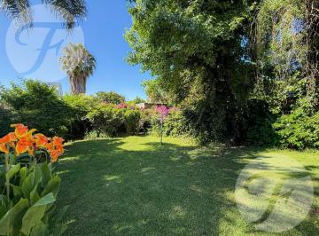 Casa · 92m² · 4 Ambientes · 1 Cochera · Casa Tipo Americana en Ituzaingó Sur - Ideal Para Uso Familiar o Desarrollo