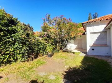 Casa · 129m² · 4 Ambientes · Chalet 4 Amb Desarrollado en Planta Baja con Amplio Jardín Al Frente y Al Contrafrente!