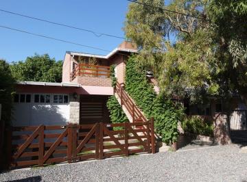 Casa de 7 ambientes, Santa Clara del Mar · Chalet con Dos Departamentos en Venta en Cardiff 873, a Pocos m de Av Montevideo, Zona Comerci