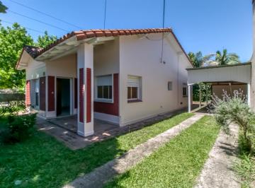 Casa · 123m² · 5 Ambientes · 2 Cocheras · Casa en Venta en Pleno Centro de City Bell: 471 Esq. 14 - A. Muy Buen Estado. Lote de 15 X 20
