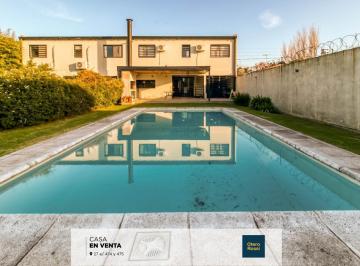 Casa · 200m² · 6 Ambientes · 2 Cocheras · Casa de 4 Dorm., Jardin Pileta y Cochera