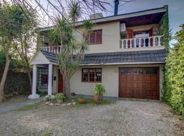 Casa · 170m² · 6 Ambientes · 2 Cocheras · Casa en Venta en 493 Bis y 16. Tiene 350 m², con 170 m² Cubiertos, 4 Dorm. y Pileta