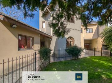 Casa · 250m² · 8 Ambientes · 2 Cocheras · Casa de 3 Dorm. y Escritorio, Parque y Pileta
