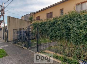 Casa · 250m² · 8 Ambientes · 2 Cocheras · Casa en Venta en 25 y 495, Gonnet. Tiene 3 Dorm. y Escritorio, Parque y Pileta.