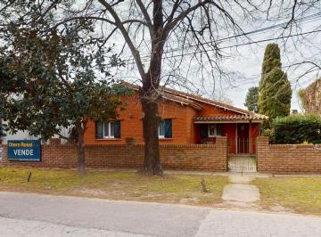 Casa · 115m² · 5 Ambientes · 1 Cochera · Casa con Lote de 1000 m Cuadrados
