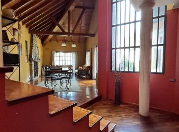 Casa · 240m² · 6 Ambientes · 2 Cocheras · Casa en Venta, 6 Ambientes, Única. Ramos Mejía