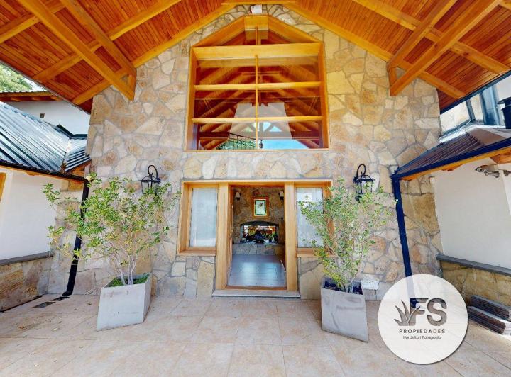 Casa · 624m² · 6 Ambientes · 2 Cocheras