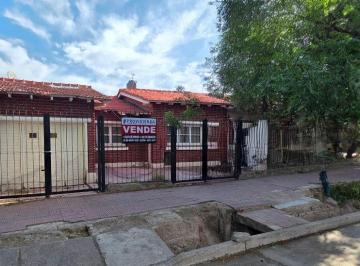 Casa de 8 ambientes, Ciudad de Mendoza · Sexta Seccion
