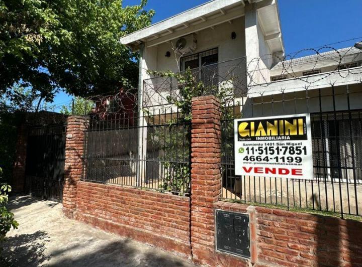Casa · 141m² · 3 Ambientes · 2 Cocheras