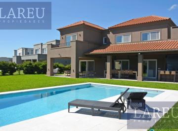 Casa · 351m² · 6 Ambientes · Casa en Altos de Campo Grande