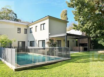 Casa · 236m² · 5 Ambientes · 2 Cocheras · Casa en Venta en Fincas de Iraola